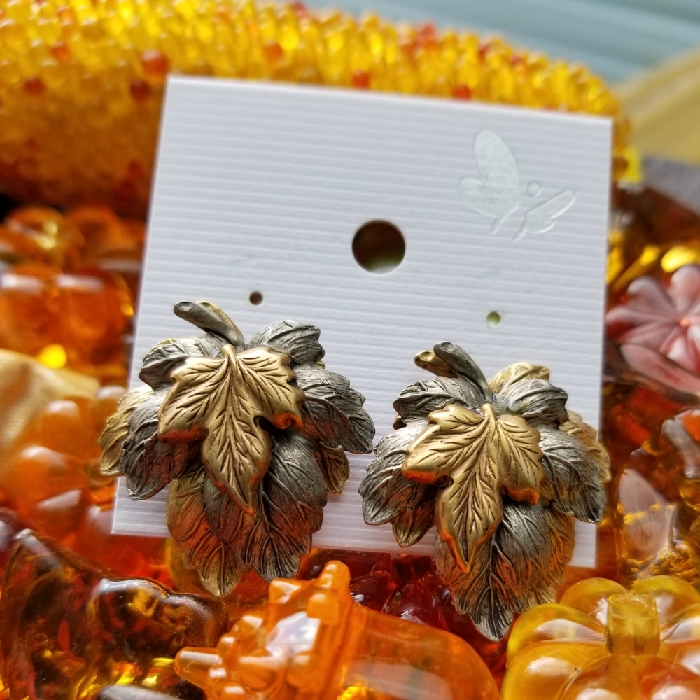 Vintage Style Fabulous Fashionable Fall Leaves 🍁🍂Earrings